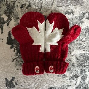 2008 Winter Olympic mittens, great condition!